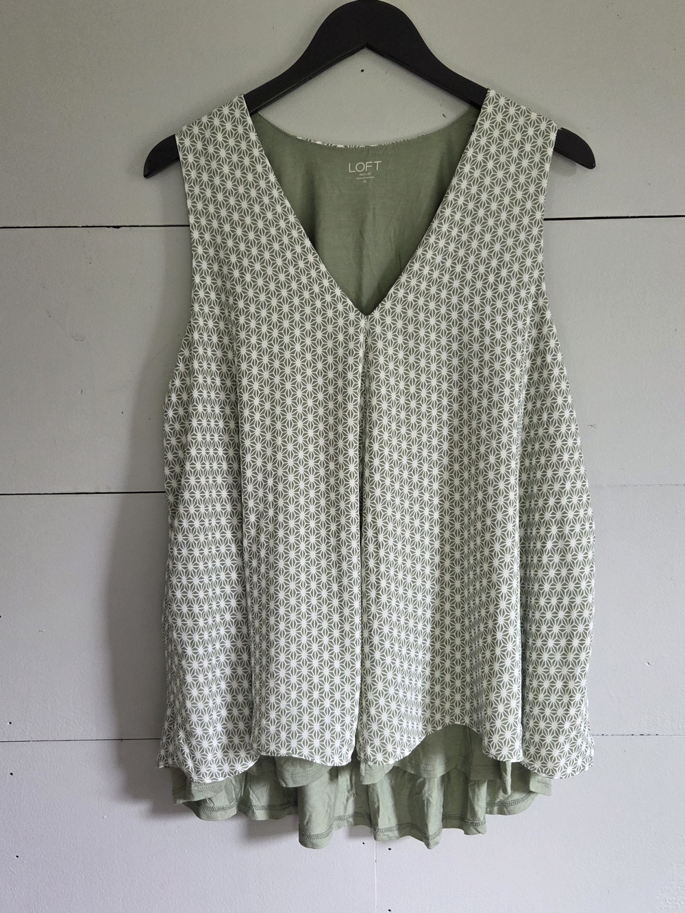 LOFT Outlet Green White Geometric Layered Sleeveless Blouse V-Neck Women XL